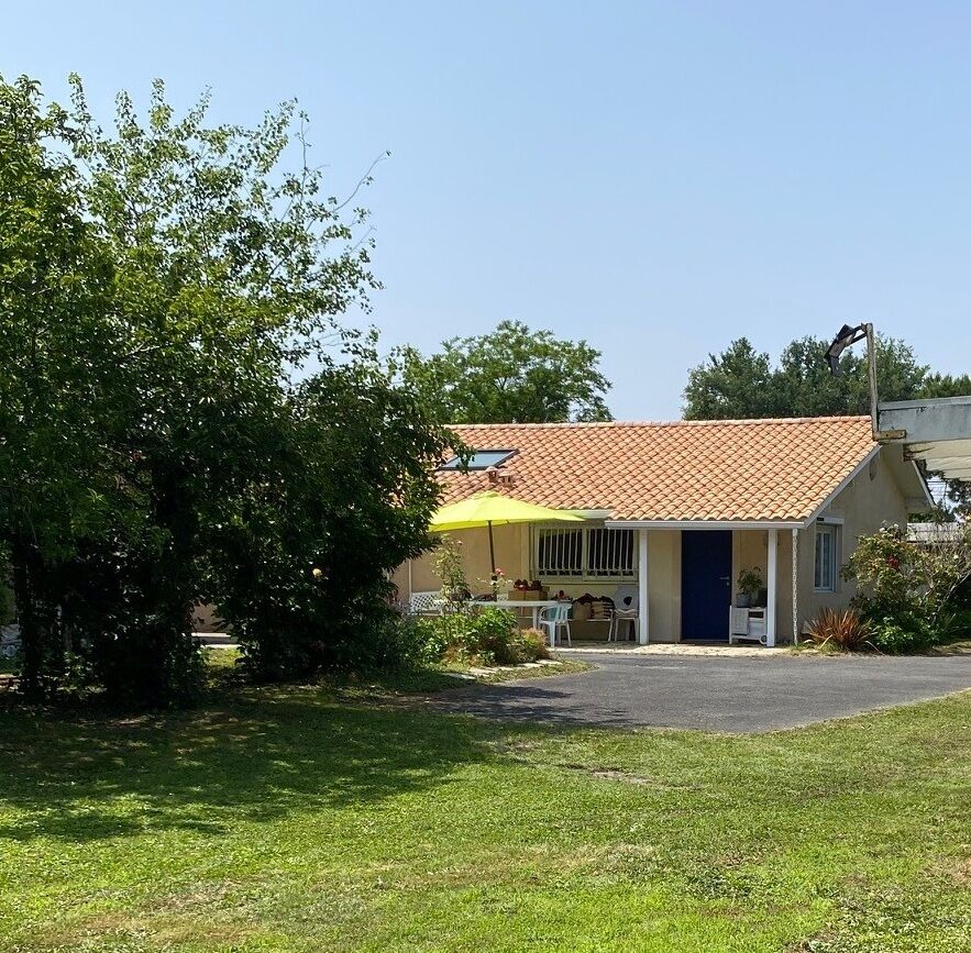 Maison de plain-pied sur son terrain arboré de 1 260 m² à Pessac
